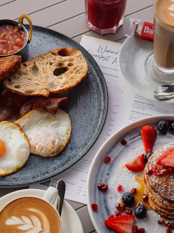 Breakfast at Banana Wharf